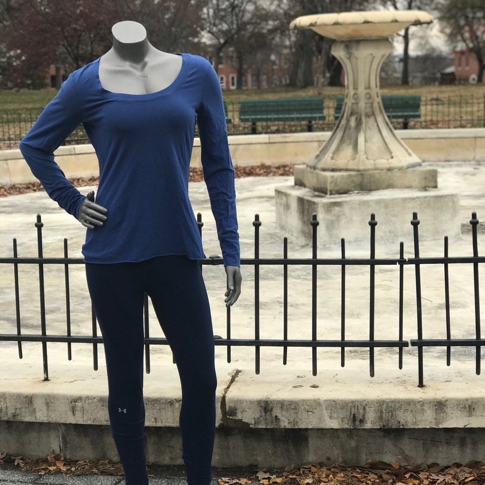 Blue screen print Lululemon shirt